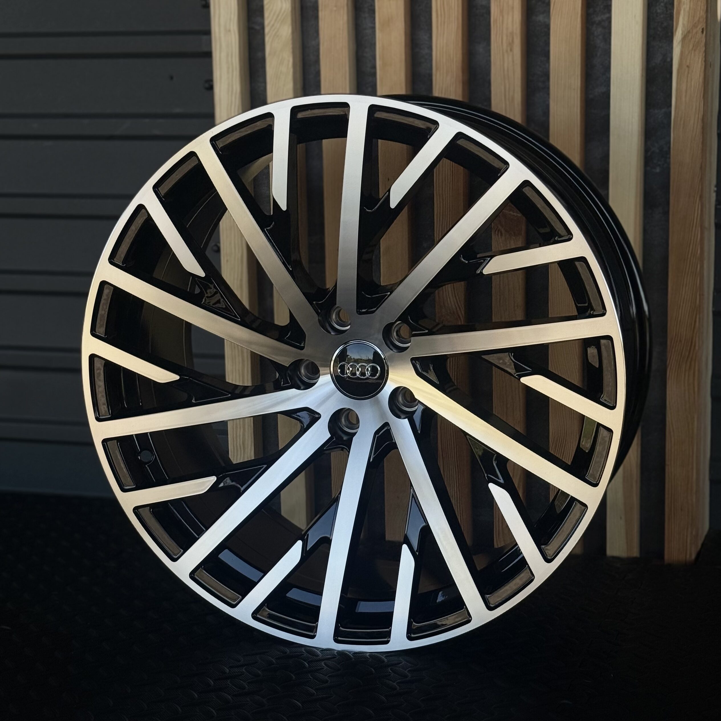 racingline_337_blackmachinedface