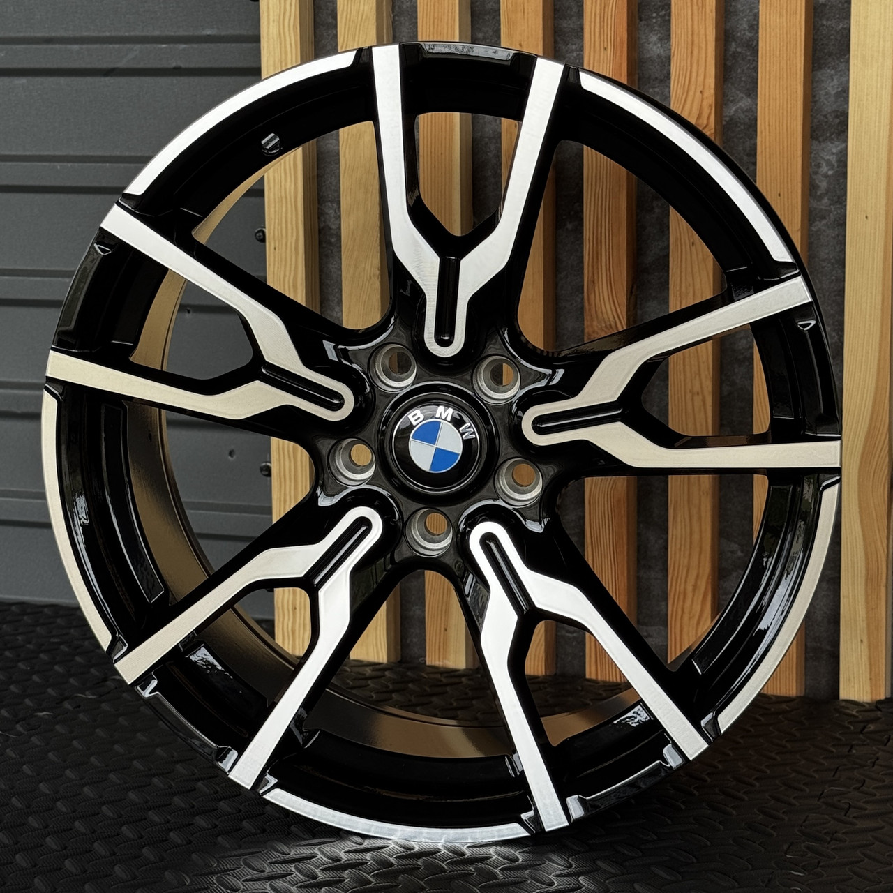 racingline_637_blackmachinedface