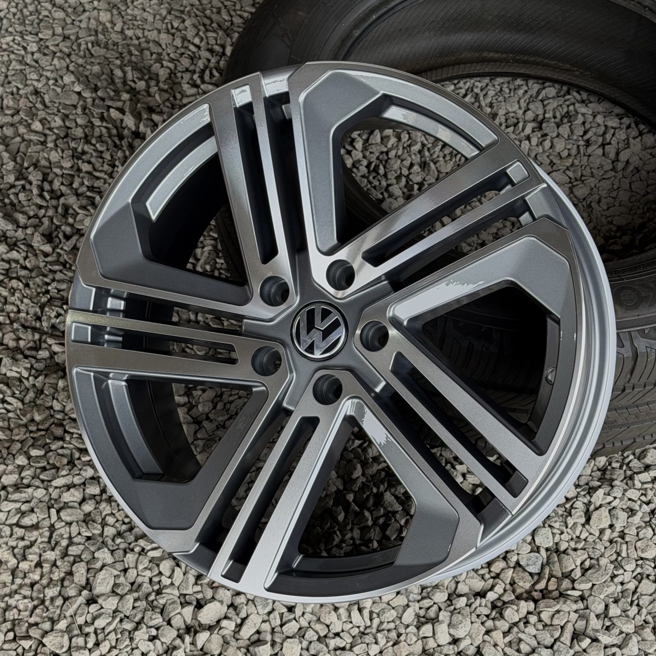 racingline_668_graymachinedface
