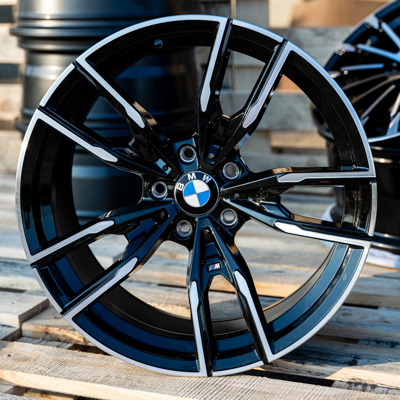 racingline_818_blackmachinedface
