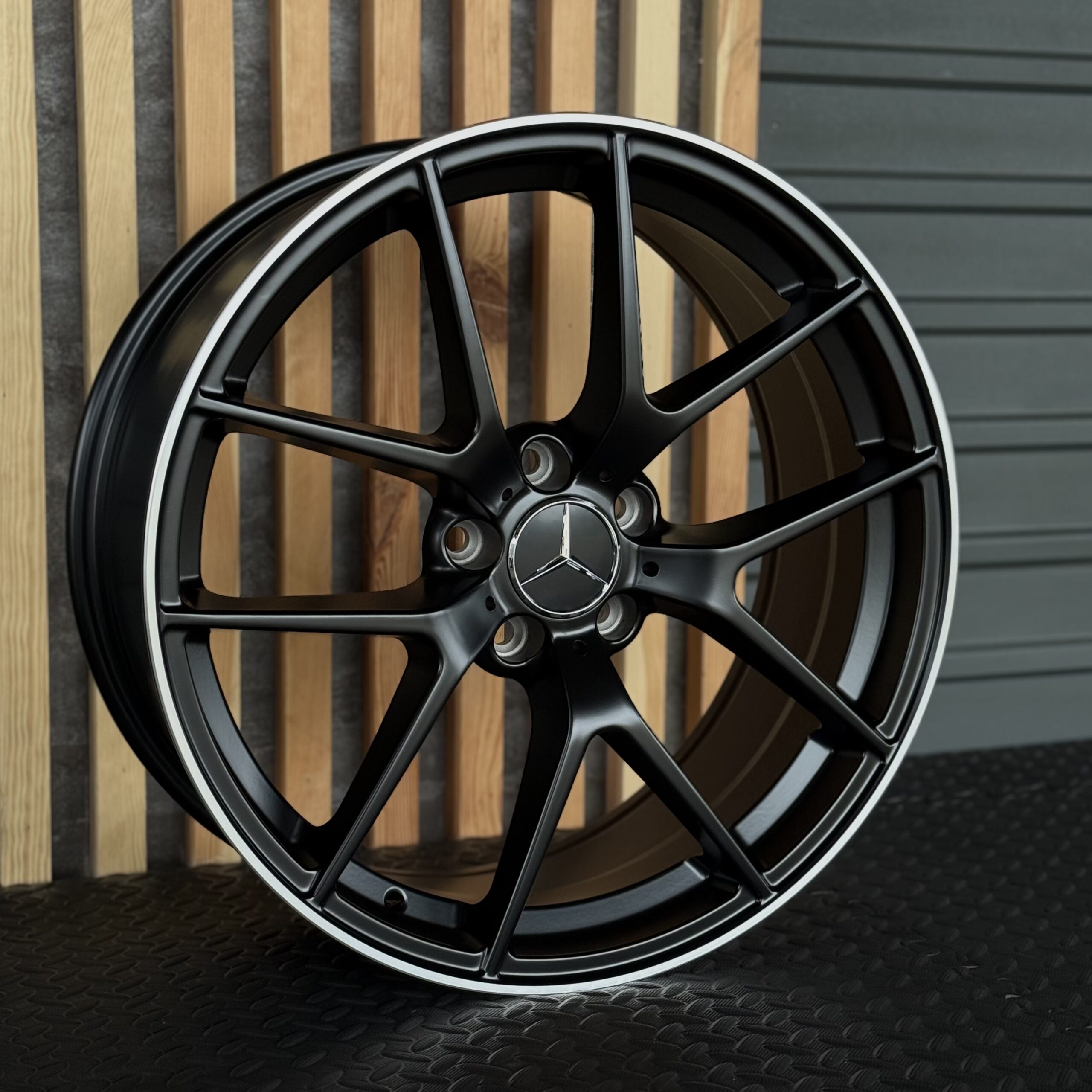 racingline_998_satinblackmachinedlip