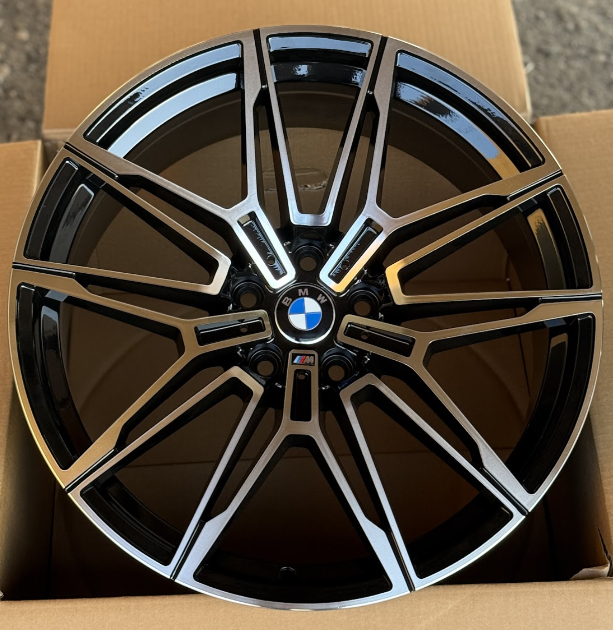 racingline_rbx-235_blackmachinedface Black and silver BMW M alloy wheel with ten-spoke design and central BMW logo.